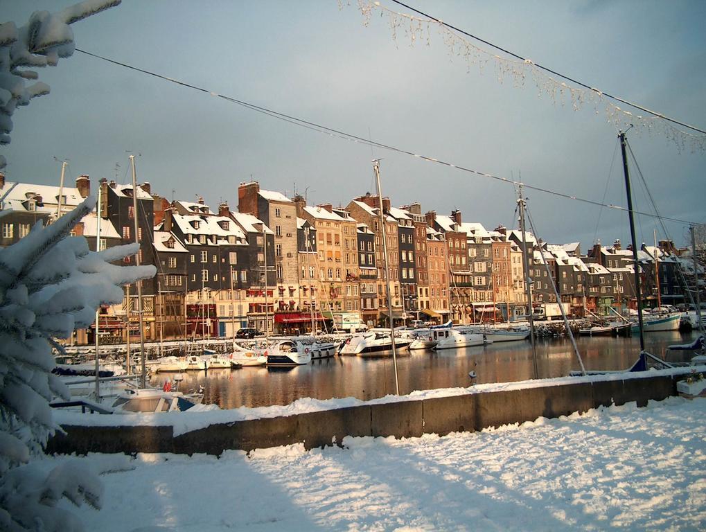 Апартаменти Escapade Au Coeur De Honfleur Avec Parking Prive Et Vue Panoramique Номер фото